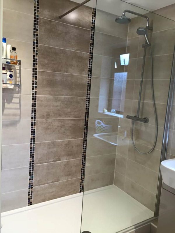 Fitted shower Unit